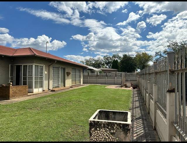 3 BEDROOM HOUSE FOR SALE IN VANDERBIJLPARK CW 3